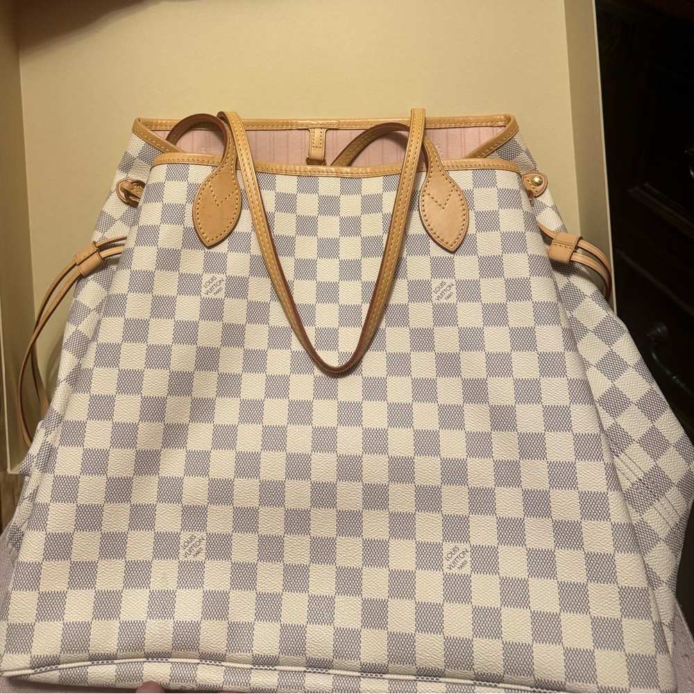 Louis Vuitton GM never full with Rose Ballerine interior